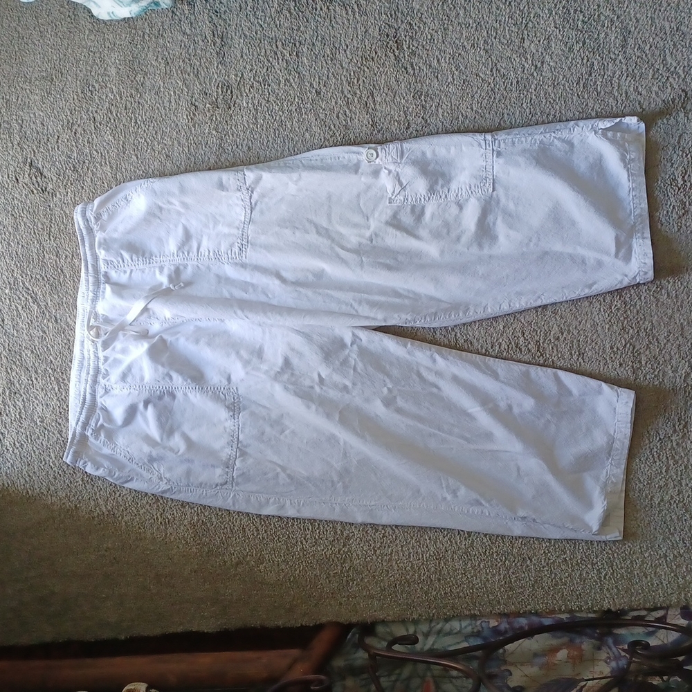 White beachy capri pants